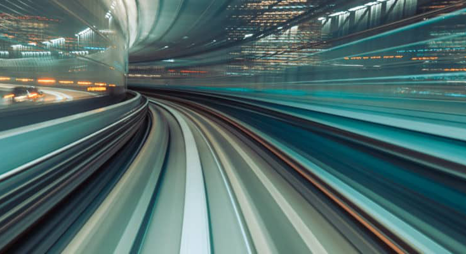 高速道路のぼやけたライト 