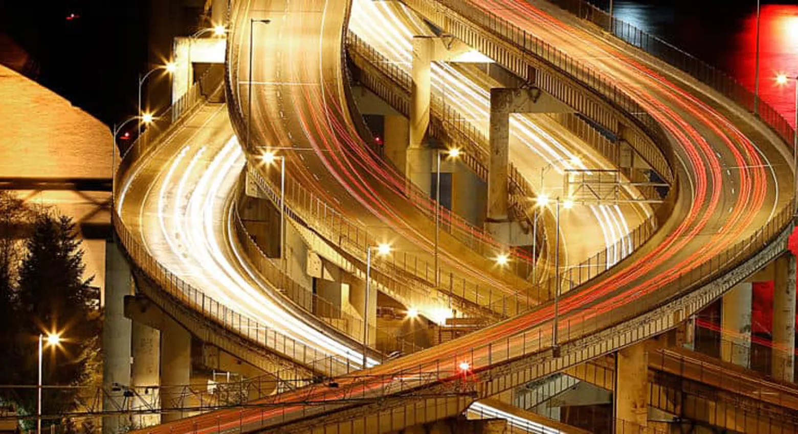 照明付き高速道路 