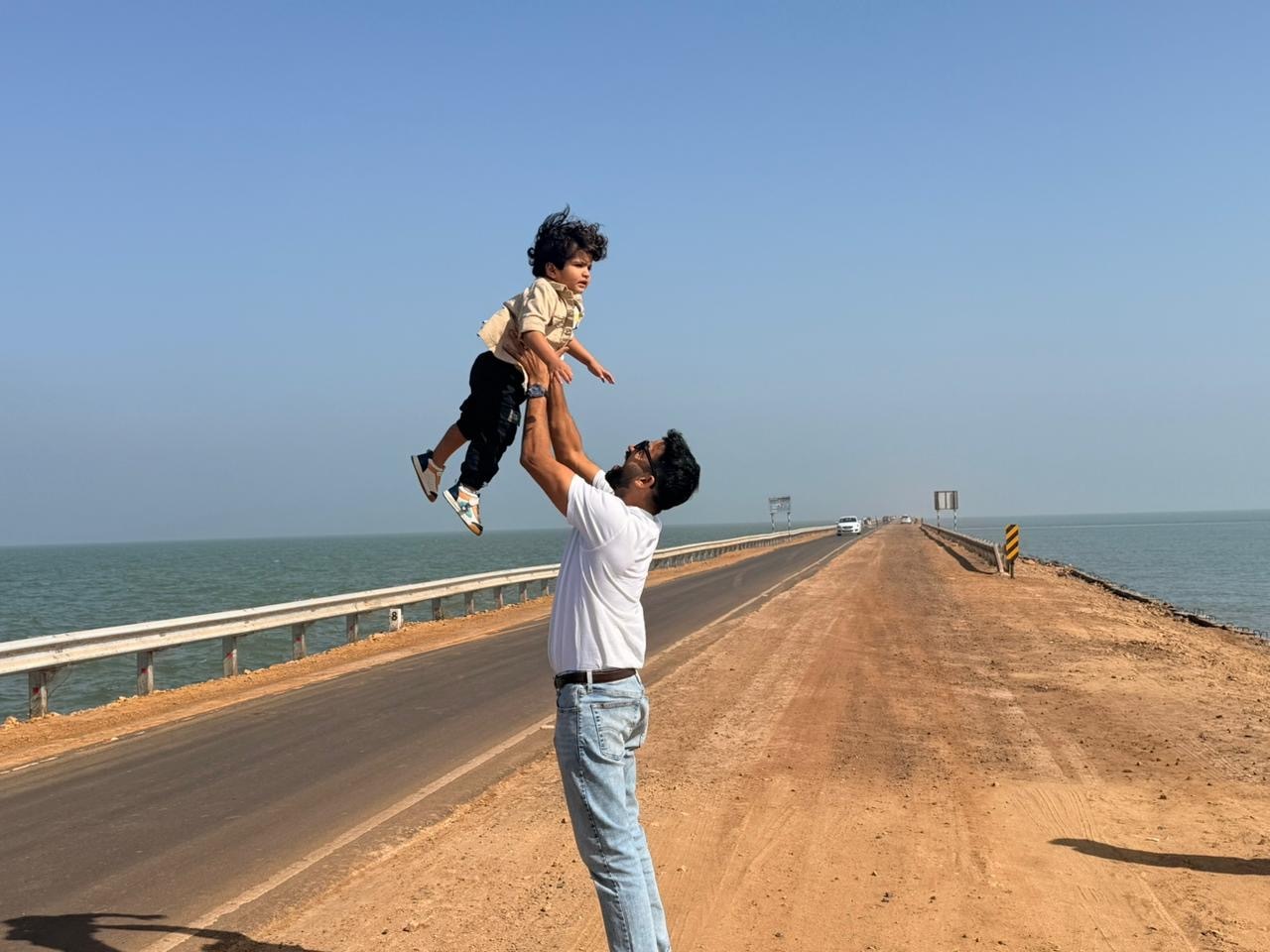 息子を迎えに行く父親